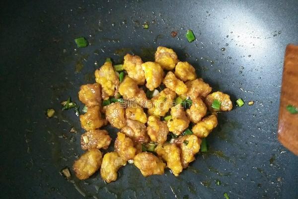 青椒炒酥肉的做法图解3