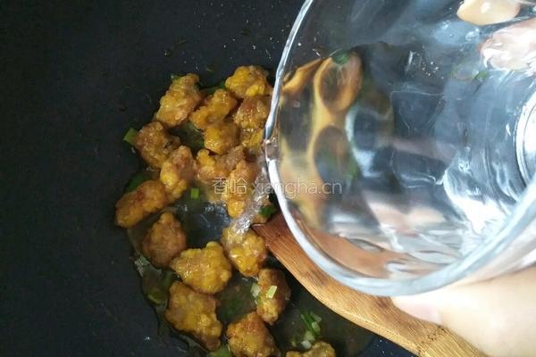 青椒炒酥肉的做法图解4