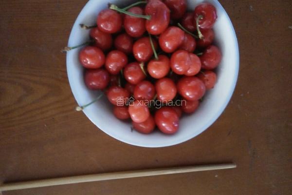 樱桃的正确吃法的做法图解1