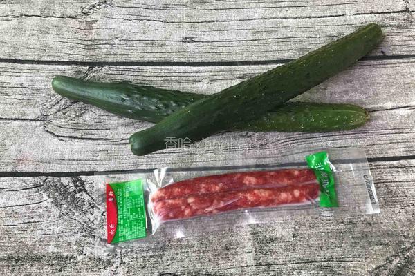 香肠炒青瓜的做法图解1