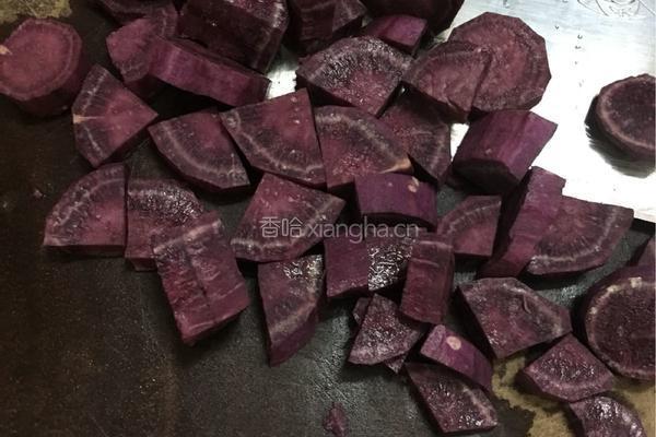 紫薯小米粥的做法图解1