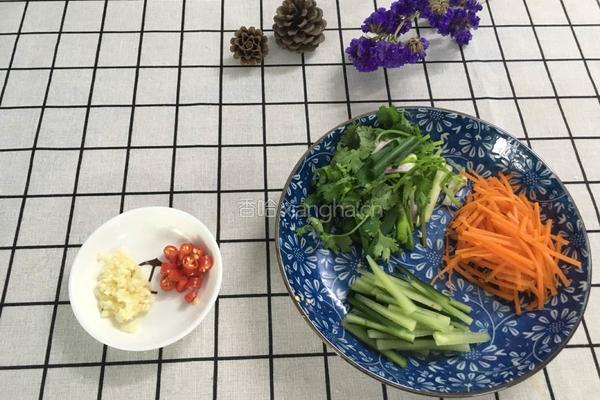 凉拌腐竹的做法图解1