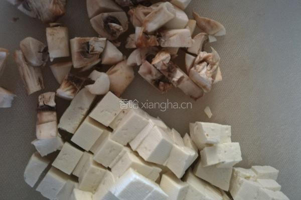 口蘑豆腐羹的做法图解2