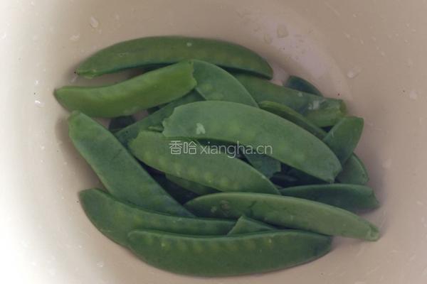 凉拌荷兰豆的做法图解1