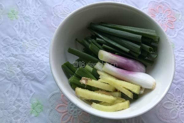 青椒炒猪肝的做法图解1