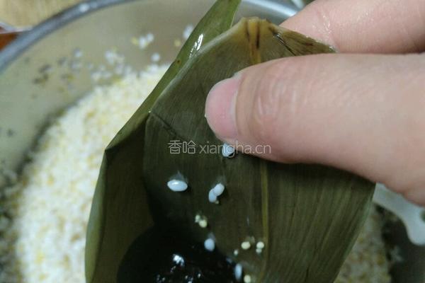 蛋黄肉粽的做法图解13