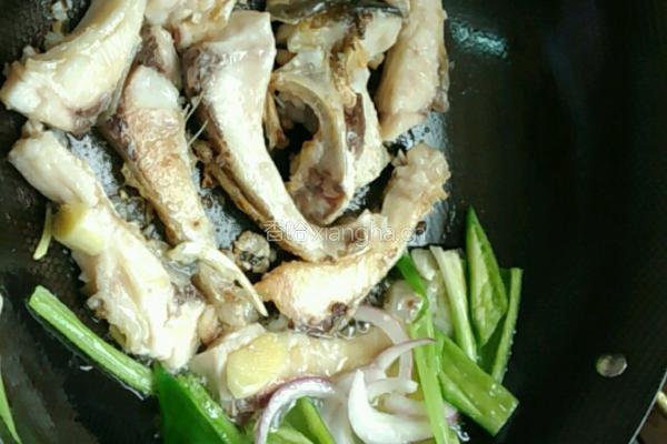 煎焖鲩鱼腩的做法图解11