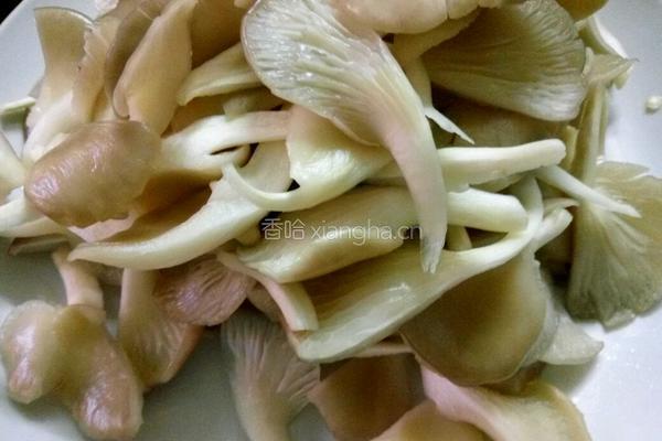 清炒平菇的做法图解1