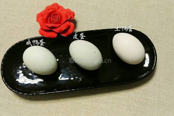三色蒸蛋块的做法图解1