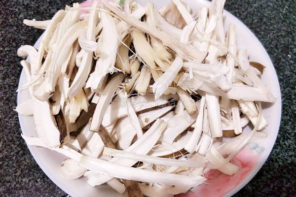 泡山椒蒸三塔菌的做法图解3