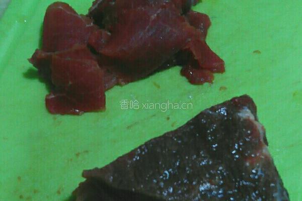 黑椒牛肉炒香干的做法图解1
