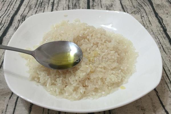 芹菜粉葛咸骨粥的做法图解1