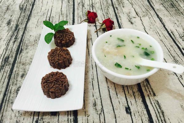 芹菜粉葛咸骨粥的做法图解12