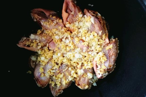 铸铁锅之香菇鸡翅的做法图解7