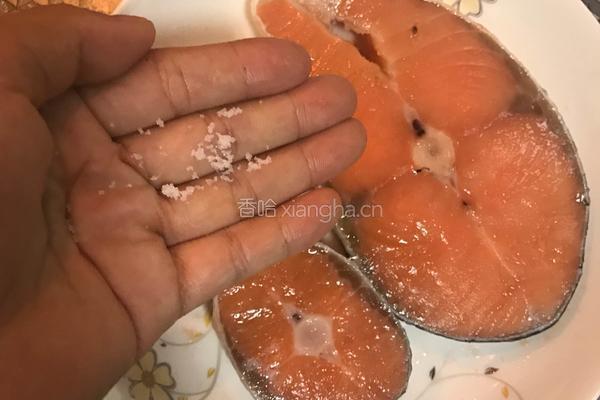 煎三文鱼的做法图解2
