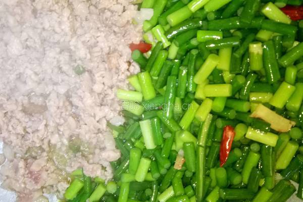蒜苔炒肉沫的做法图解6