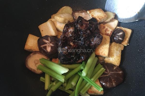 酱牛肉烧豆腐时蔬的做法图解5