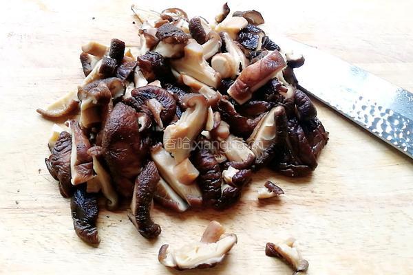 香菇青菜肉末馄饨馅的做法图解3