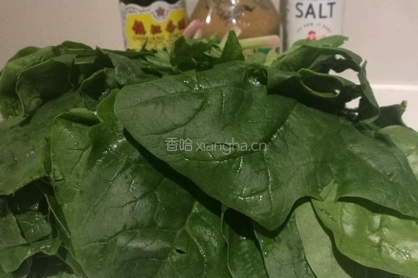 颗粒花生酱拌菠菜的做法图解1