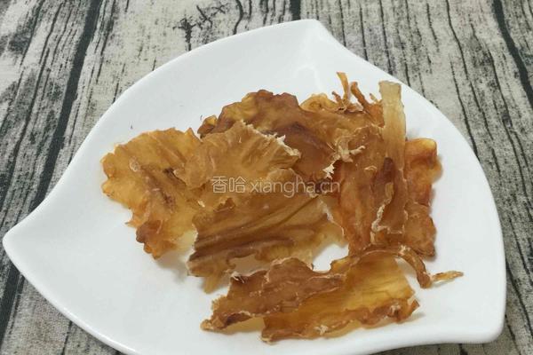 猴头菇鱼胶莲子炖瘦肉汤的做法图解3
