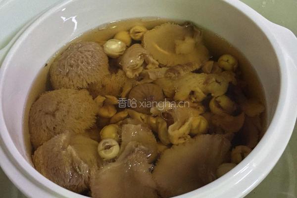 猴头菇鱼胶莲子炖瘦肉汤的做法图解8