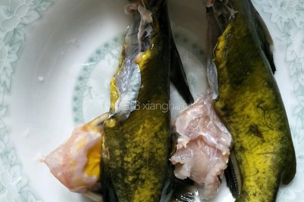 戈雅鱼炖豆腐的做法图解1