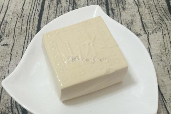 嫩豆腐冬菜蒸虾的做法图解1