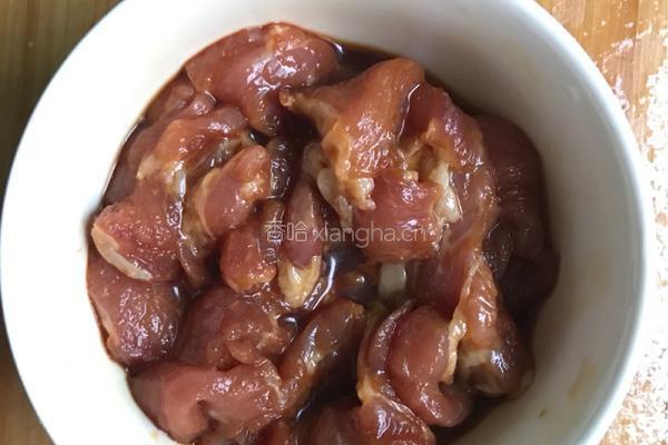 莴笋炒肉的做法图解2