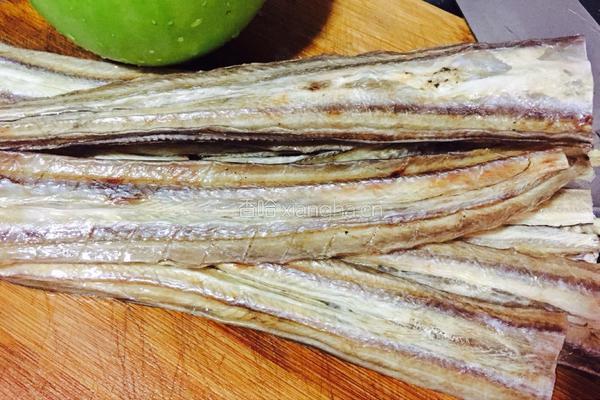 风味海膳鱼干的做法图解1