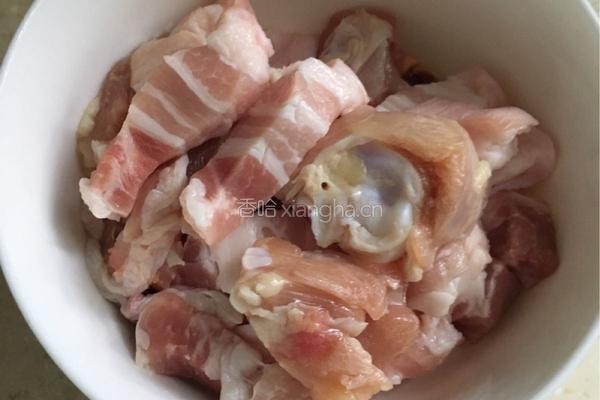 鸡猪肉炖土豆的做法图解1
