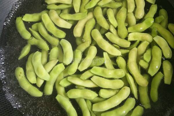 盐水毛豆的做法图解2