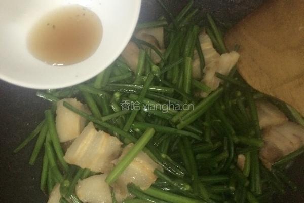 五花肉炒韭菜的做法图解5