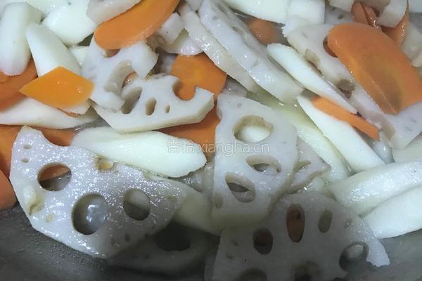 荷塘小炒的做法图解2