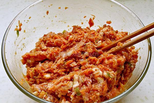 猪肉胡萝卜馅馄饨的做法图解5