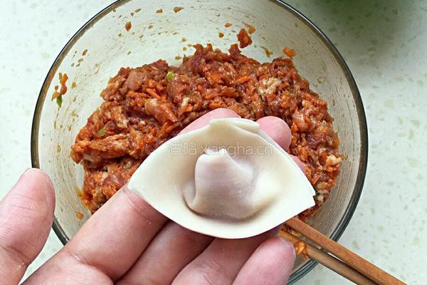 猪肉胡萝卜馅馄饨的做法图解9