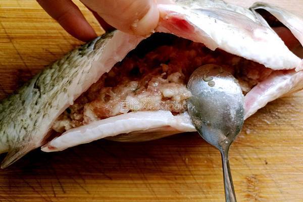 清蒸鲫鱼灌肉的做法图解10