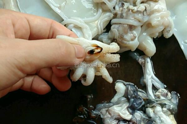 白灼墨鱼的做法图解2