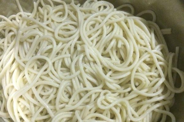 家常炒面的做法图解1