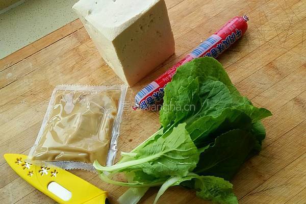 青菜豆腐菌汤的做法图解1