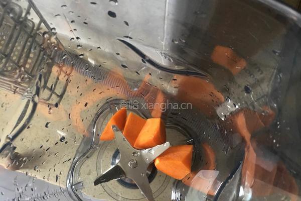香梨芹菜汁的做法图解1