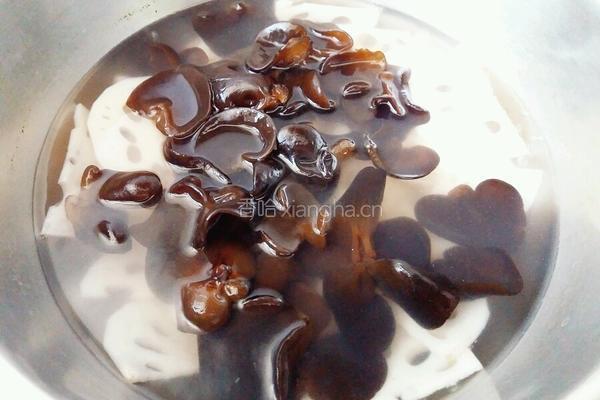 凉拌木耳藕片的做法图解4