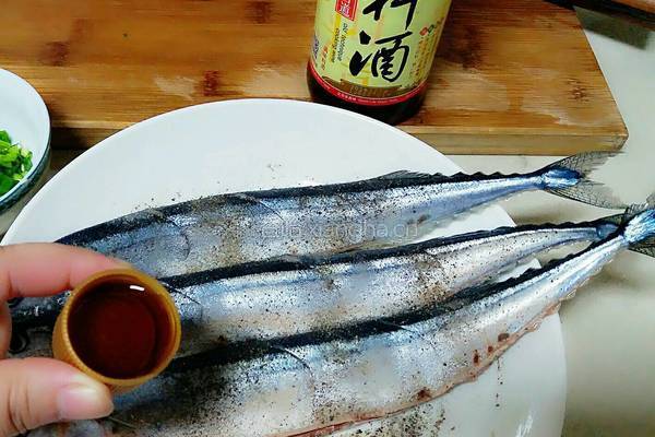 香葱柠檬秋刀鱼的做法图解5