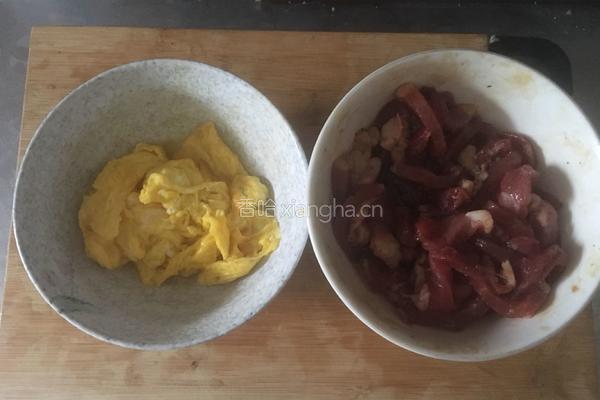 笨鸡蛋黑椒牛肉炒福建米粉的做法图解2