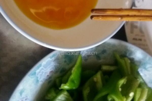 鸡蛋炒尖椒的做法图解3