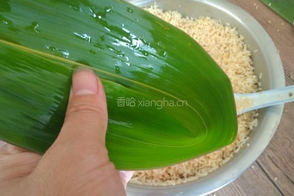 香菇咸蛋黄肉粽的做法图解14