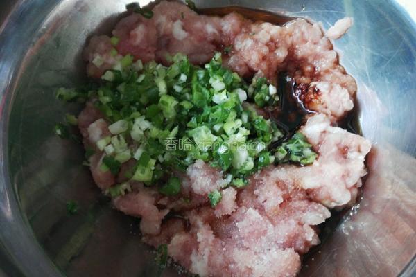 猪肉香葱肉卷的做法图解3