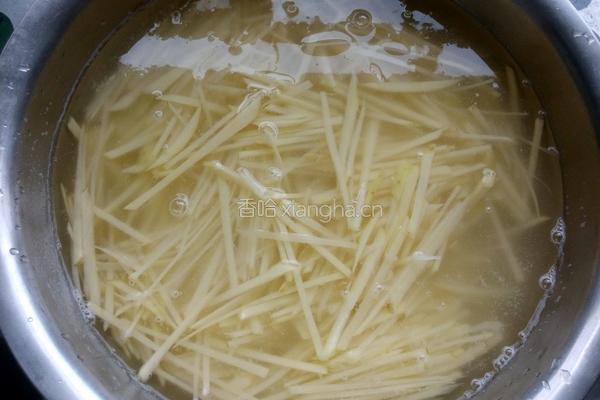土豆丝炒芹菜的做法图解4