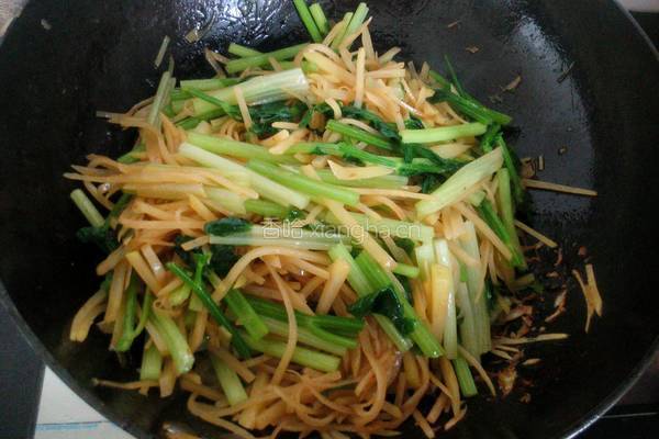 土豆丝炒芹菜的做法图解13