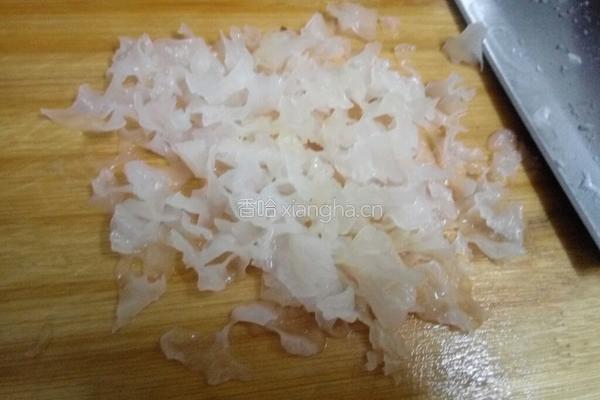 银耳莲子红枣羹的做法图解4