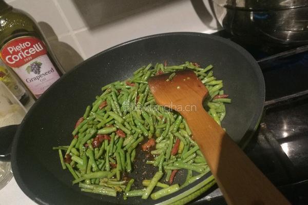 火鸡腿炒豇豆的做法图解7